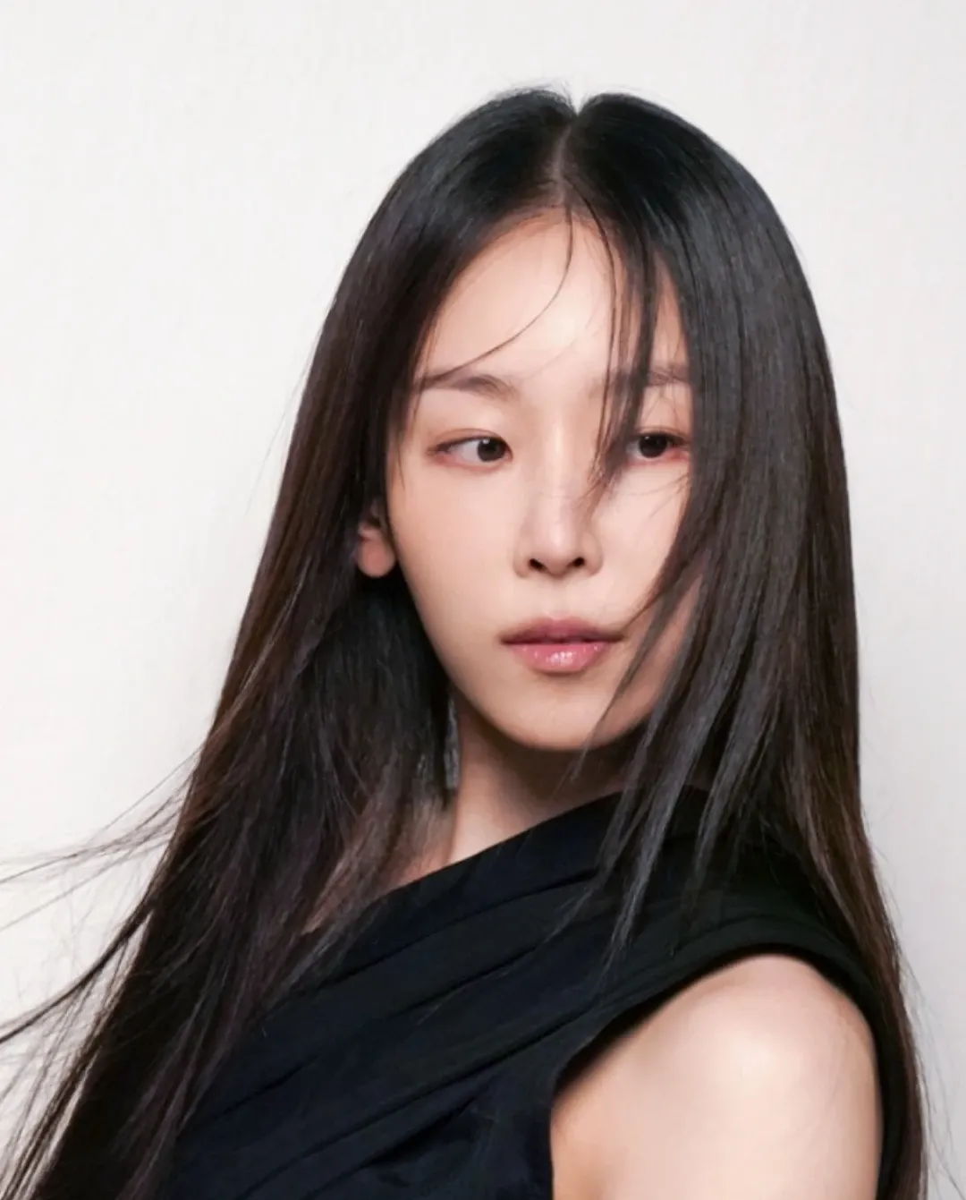 Recent activity shot of Seo Hyunjin