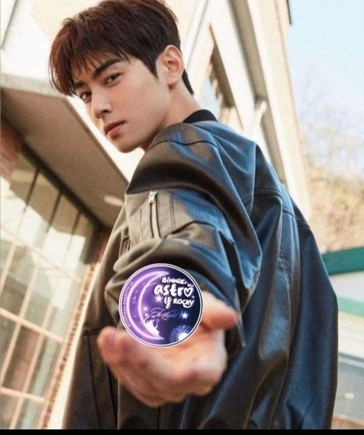 A moment captured by a fan of Cha Eunwoo