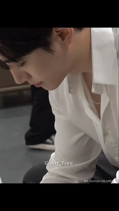 イ・ジュノの最近の活動ショット