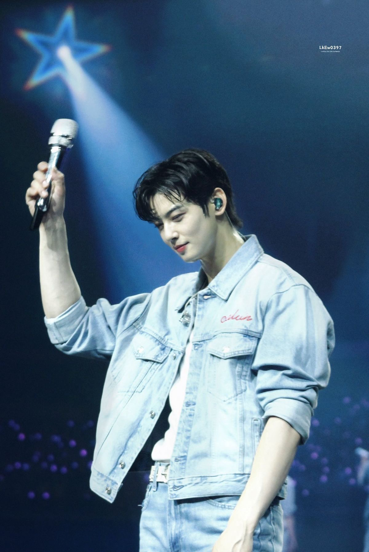 粉丝拍下的车银优瞬间