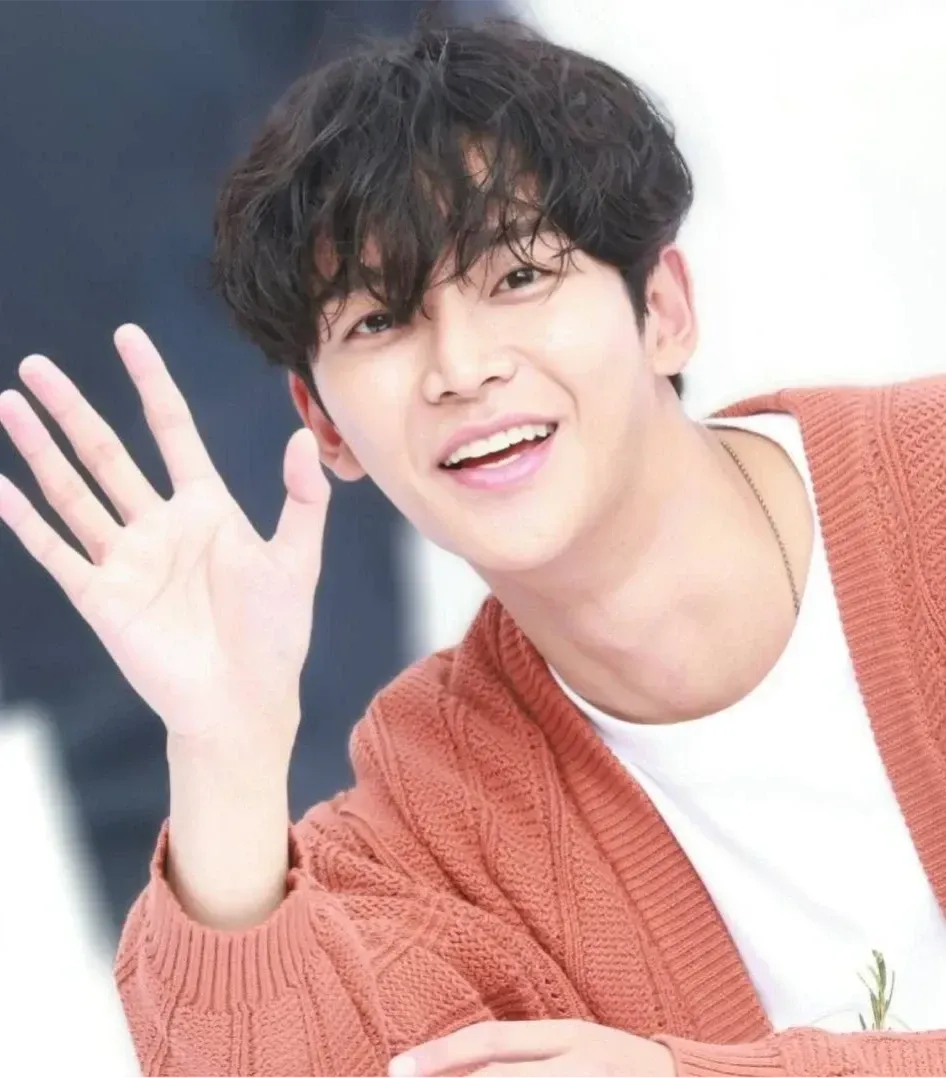 Foto kegiatan terbaru dari Rowoon