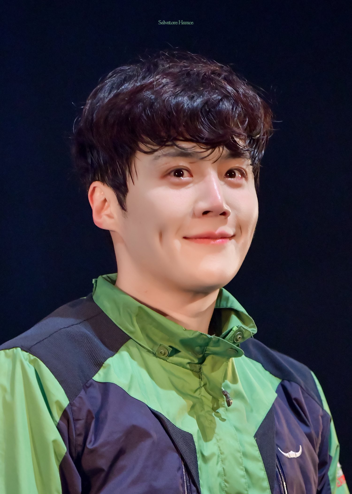 粉丝拍下的金宣虎瞬间