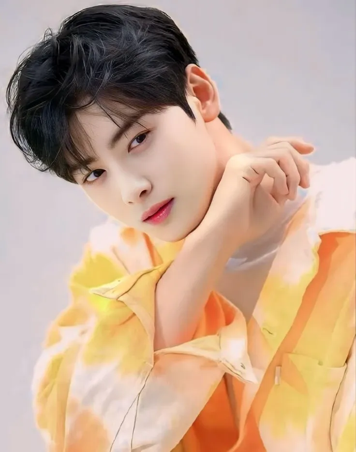Behind-the-scenes cut of Cha Eunwoo