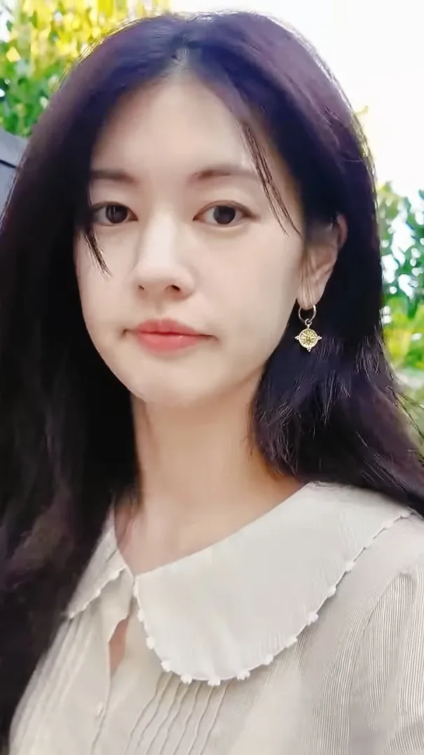 Recent activity shot of Jung Somin