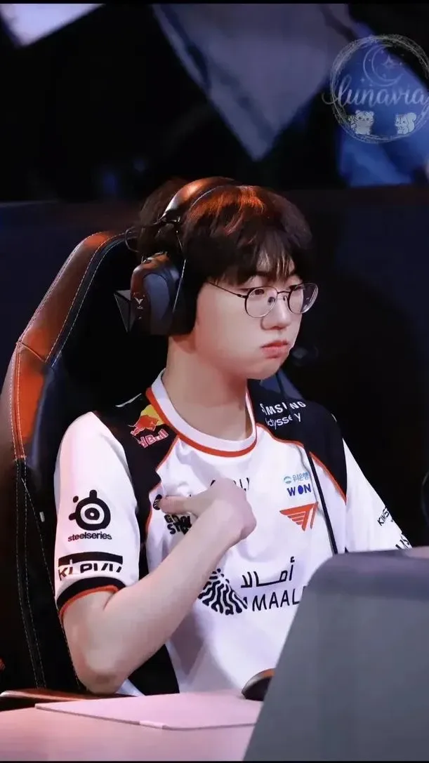 Emotional wallpaper shared by fans for Doran