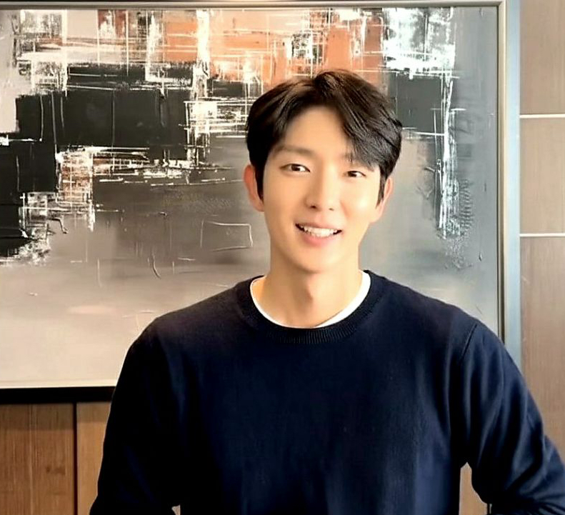 Behind-the-scenes cut of Lee Joongi