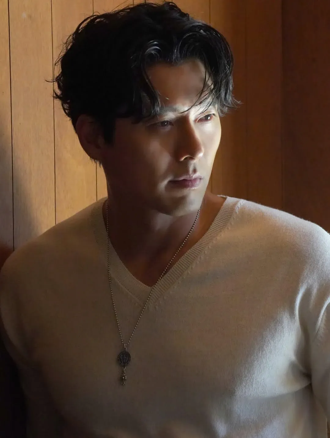 Behind-the-scenes cut of Hyun Bin