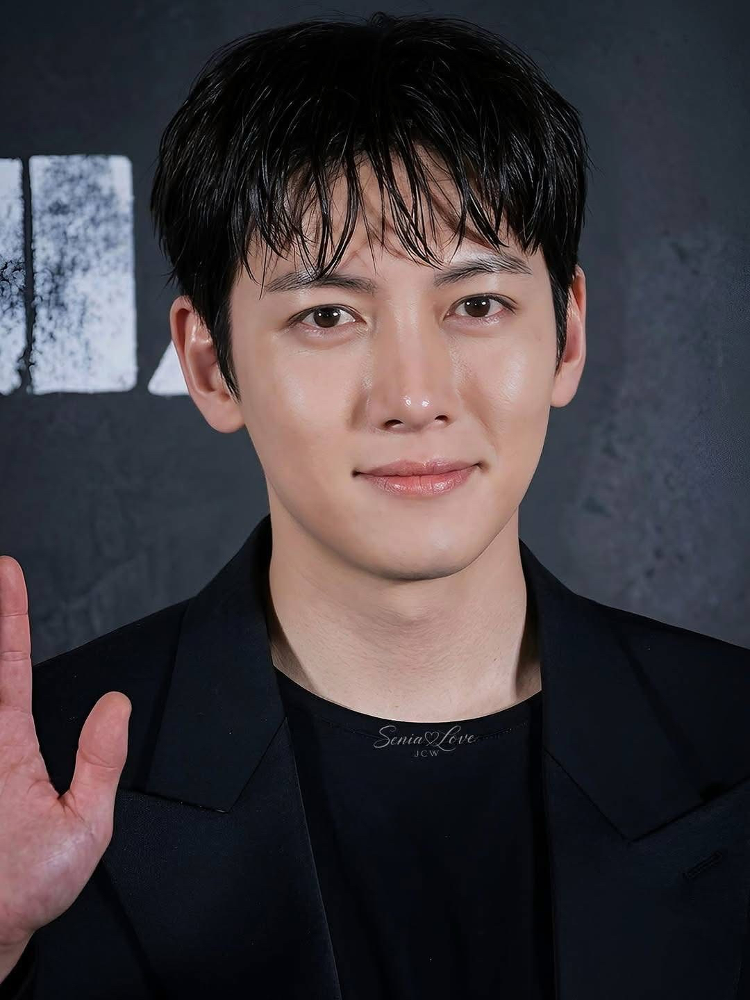 粉丝拍下的池昌旭瞬间