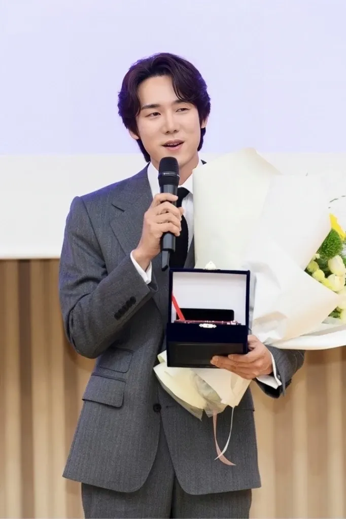 Recent activity shot of Yoo Yeonseok