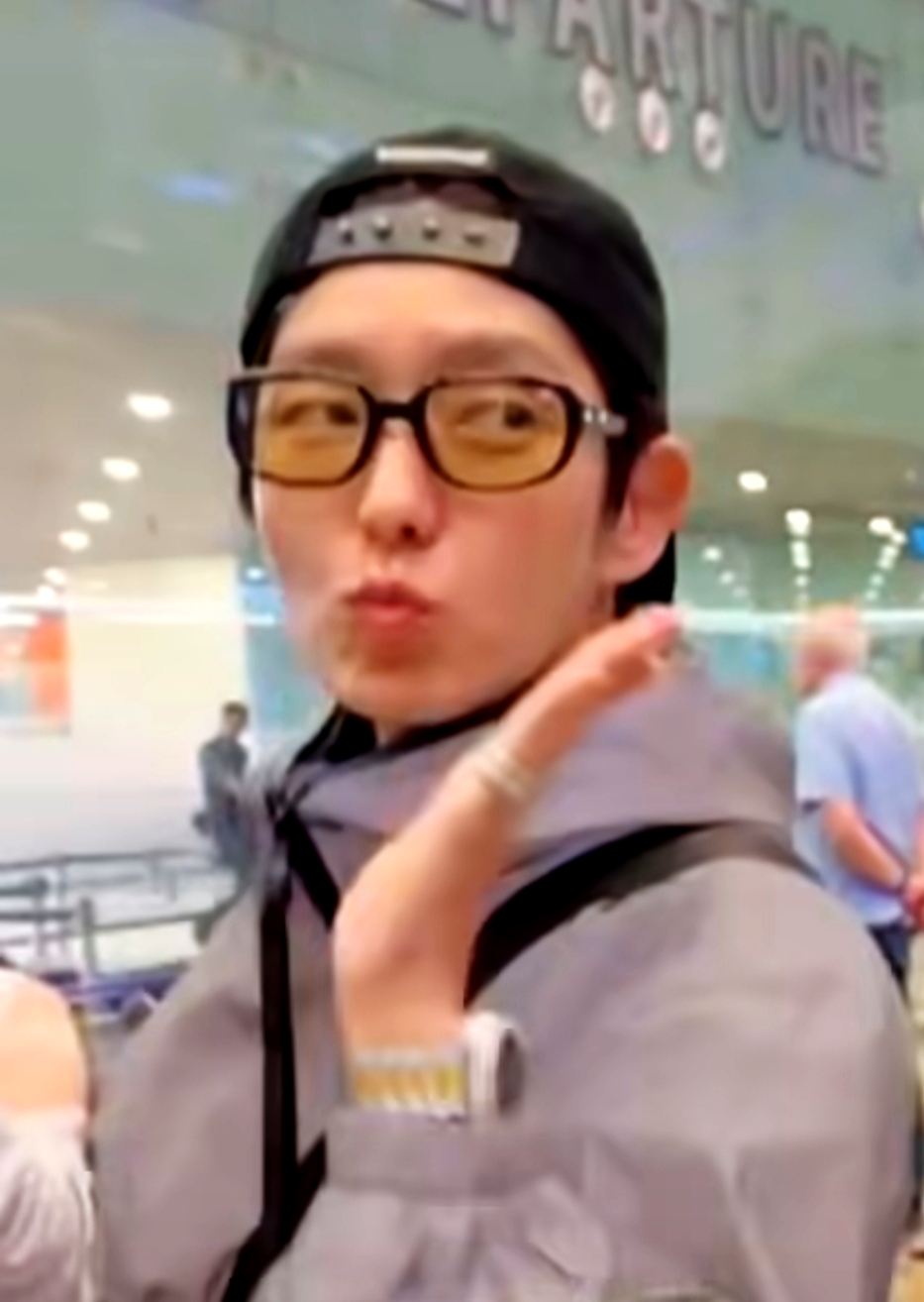 Behind-the-scenes cut of Lee Joongi