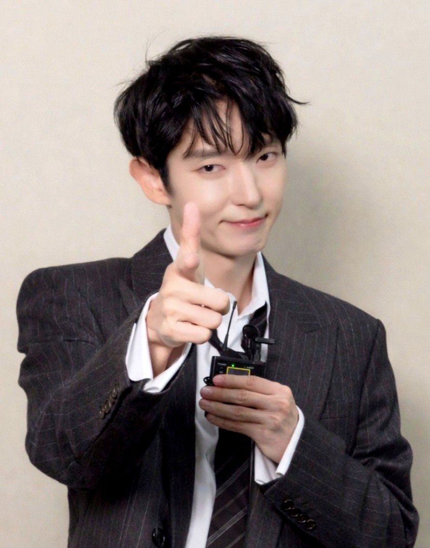 A moment captured by a fan of Lee Joongi