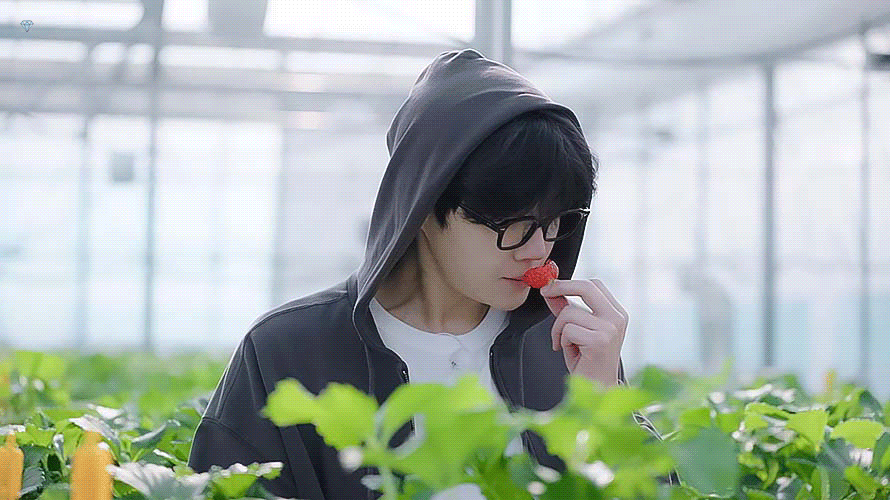 Behind-the-scenes cut of Kim Seonho