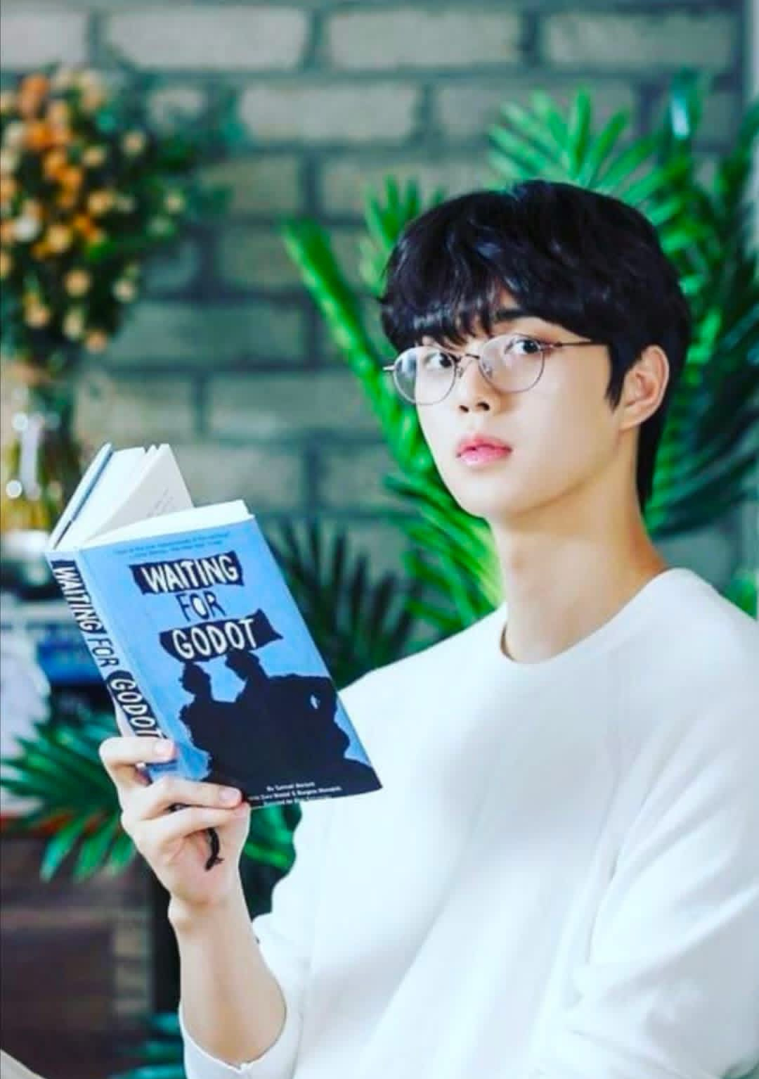 Latest photo of Song Kang