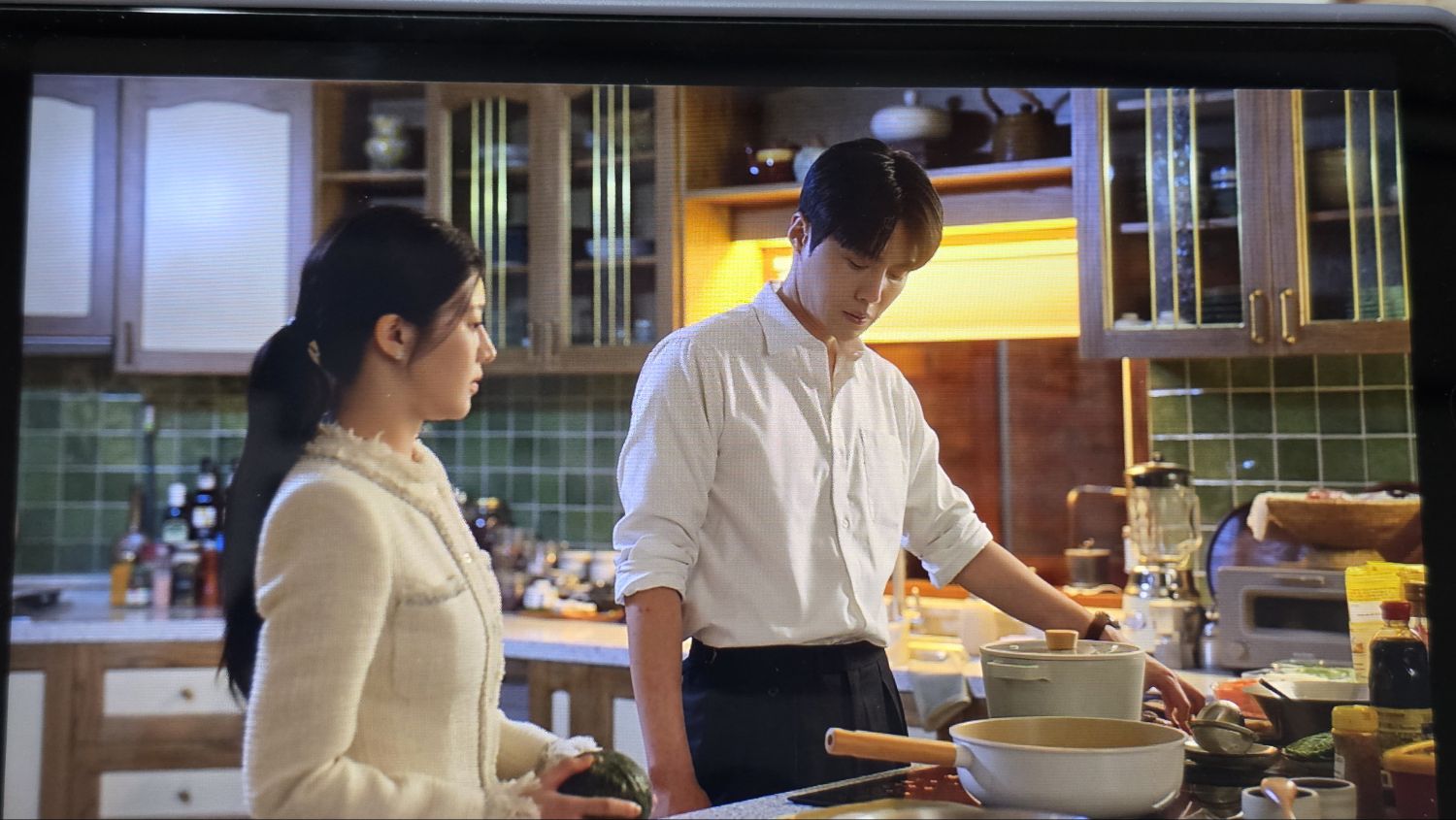 Behind-the-scenes cut of Kim Seonho