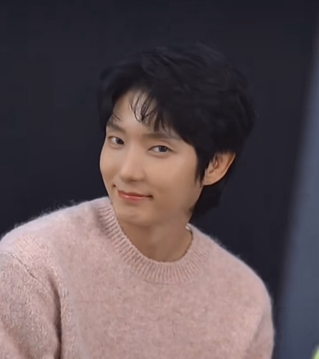 Behind-the-scenes cut of Lee Joongi