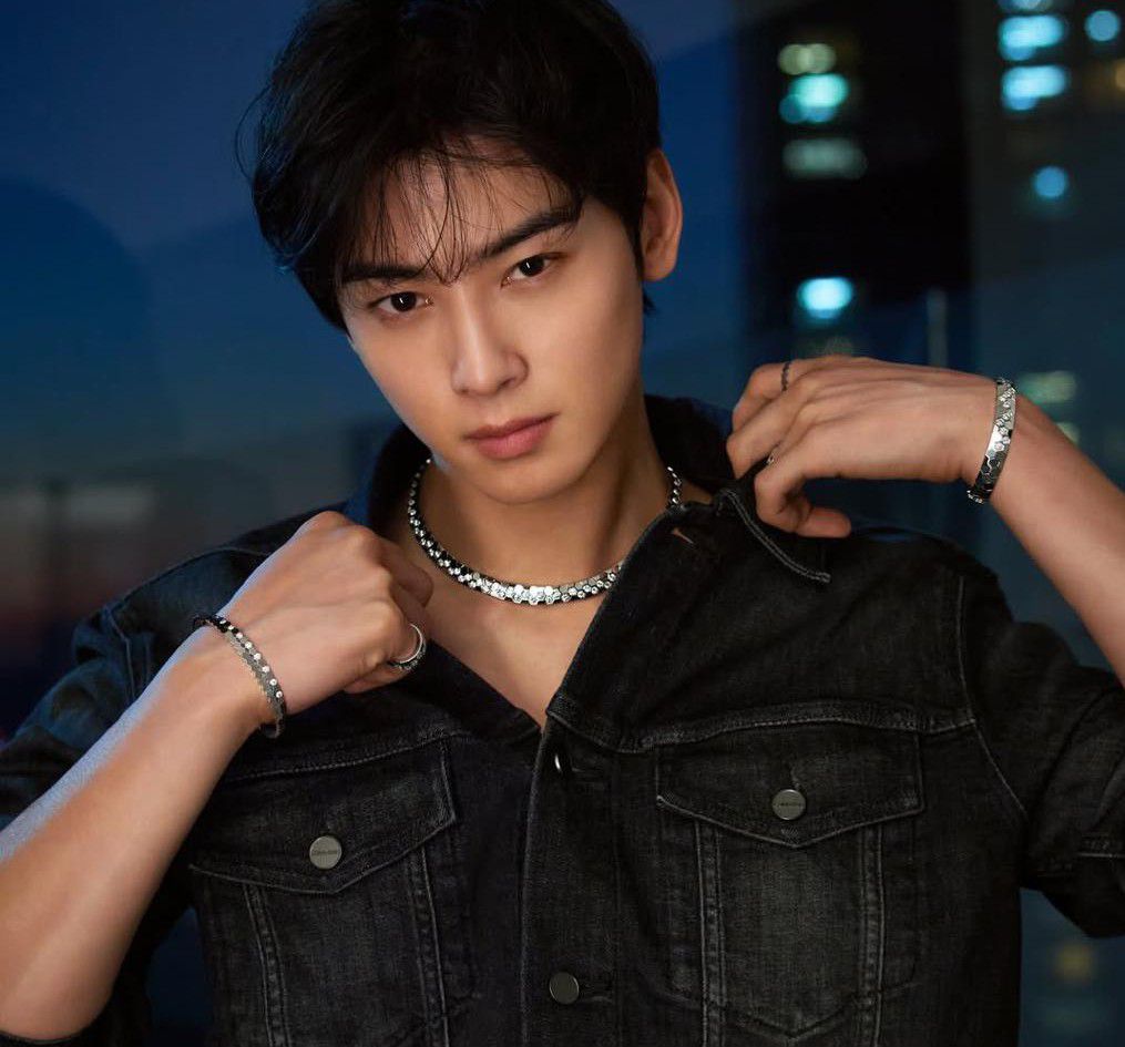 Latest photo of Cha Eunwoo