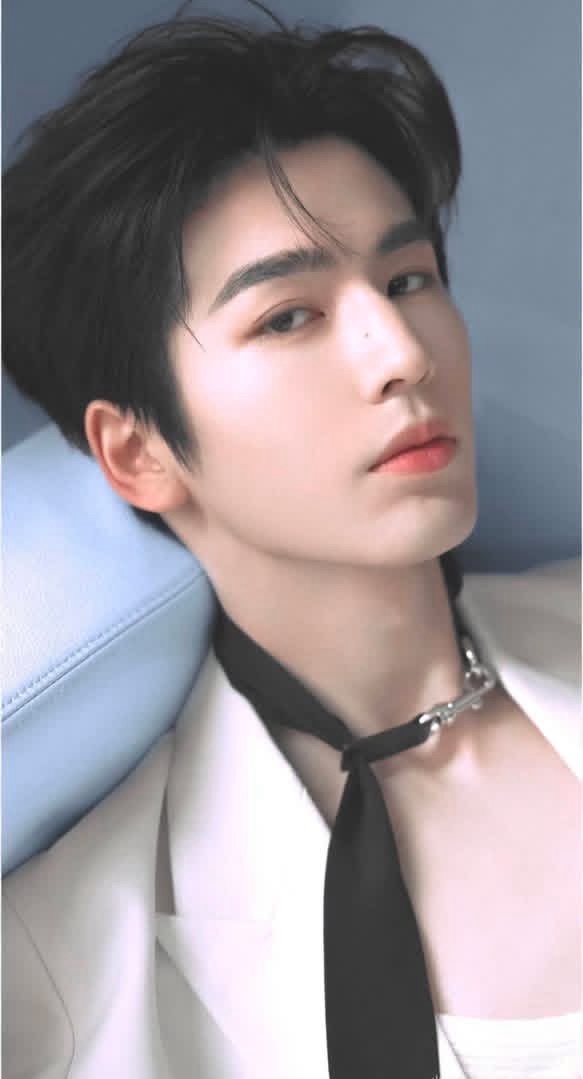 Recent activity shot of Zhang Linghe