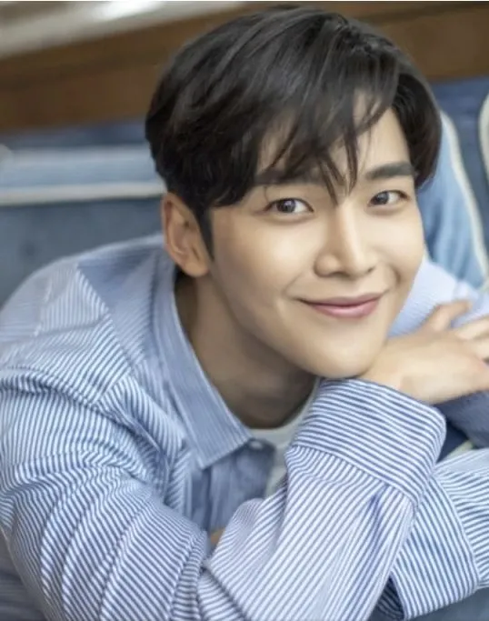 Momen yang diabadikan oleh penggemar Rowoon
