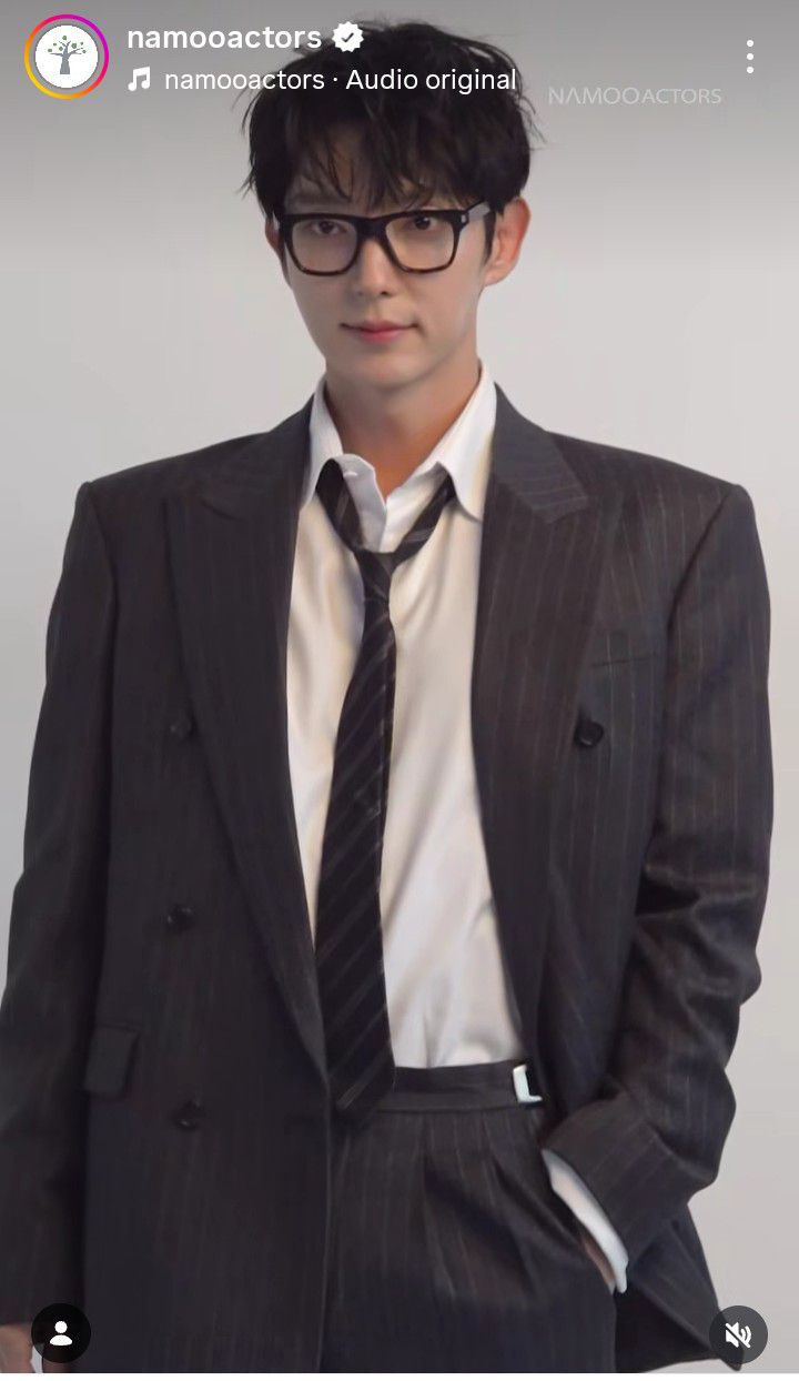 Behind-the-scenes cut of Lee Joongi