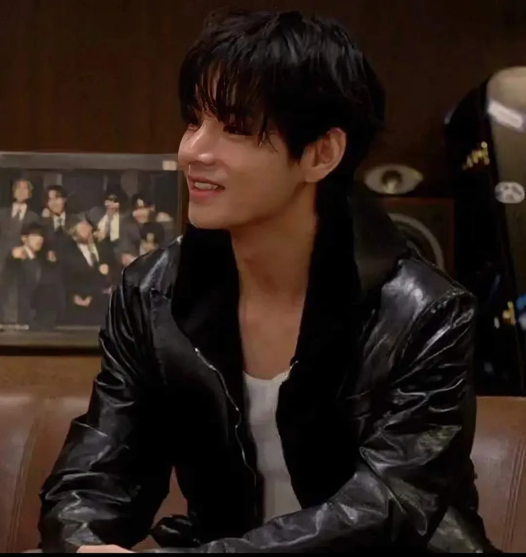 Latest photo of Kim Taehyung (V)