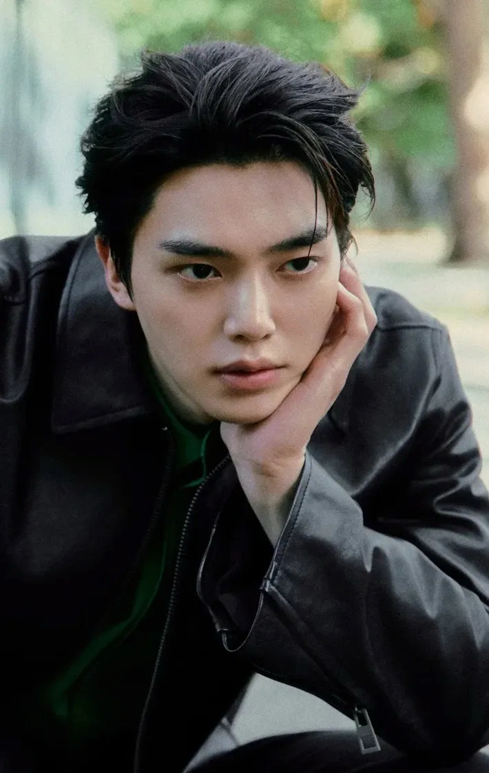 Latest photo of Song Kang