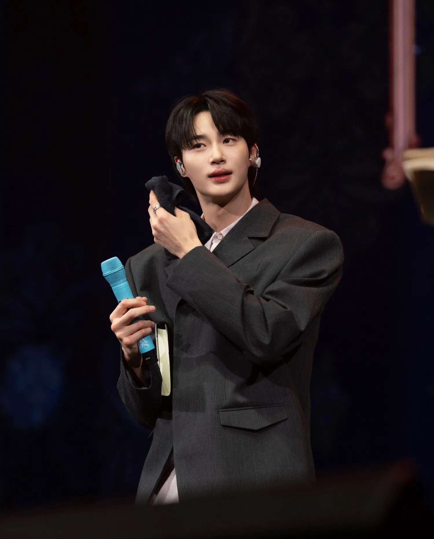 Behind-the-scenes cut of Byeon Wooseok