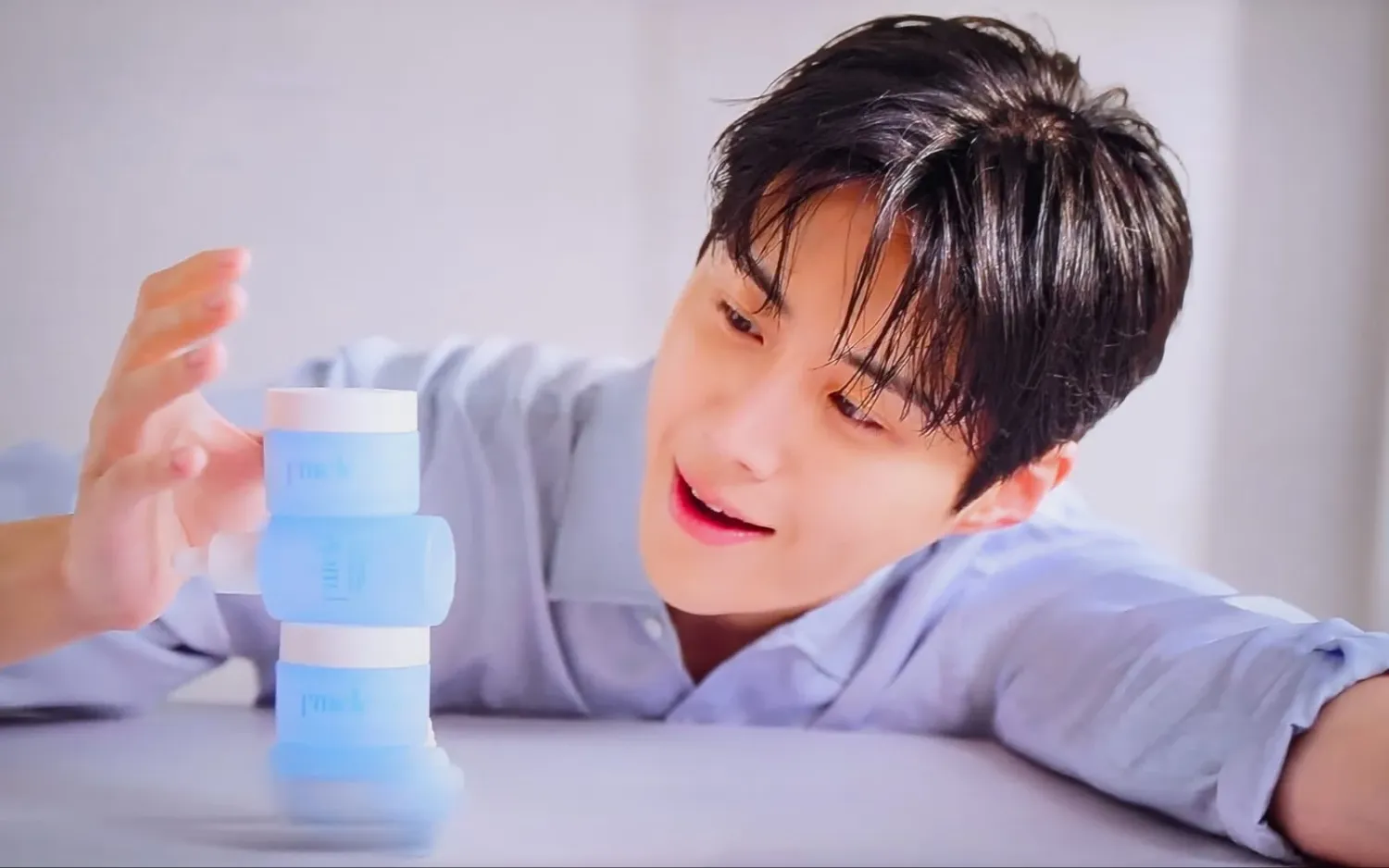 Behind-the-scenes cut of Kim Seonho