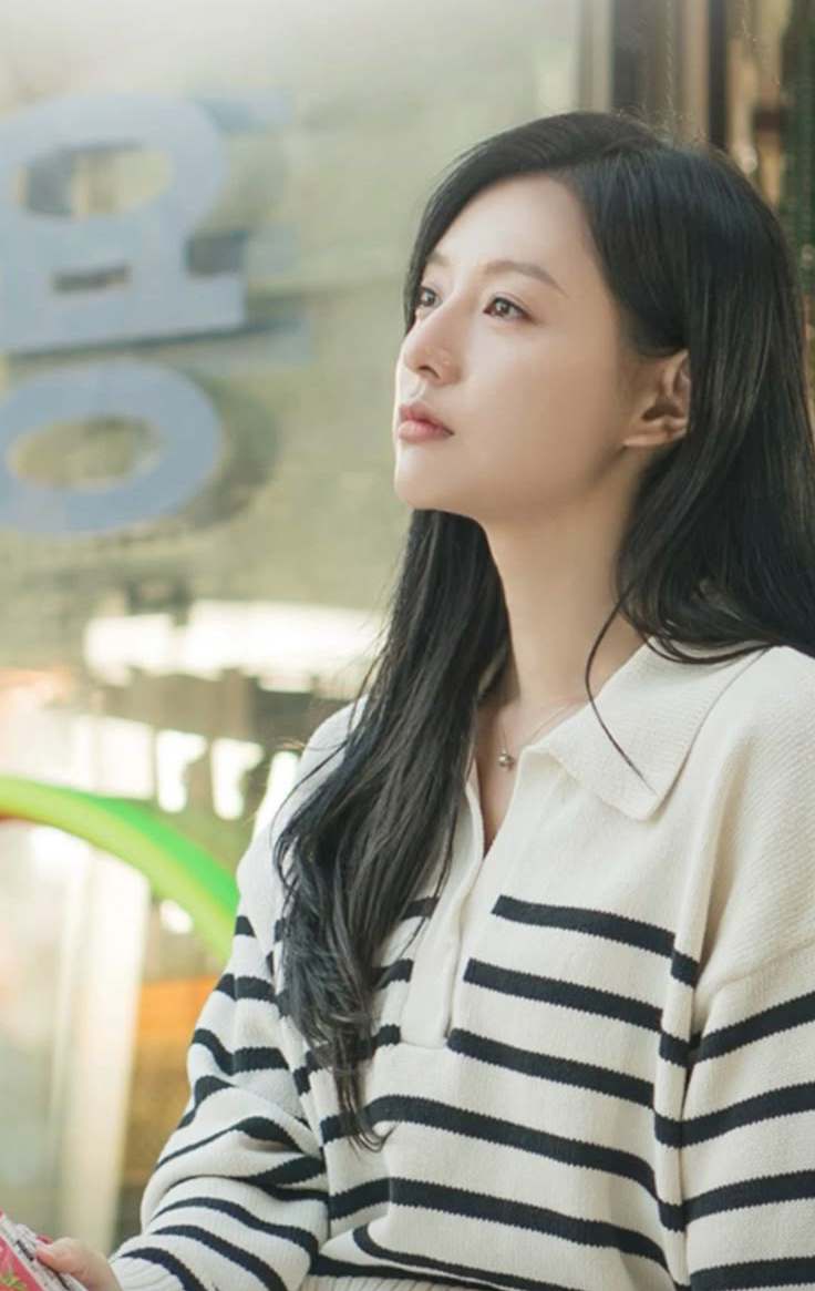 Behind-the-scenes cut of Kim Jiwon
