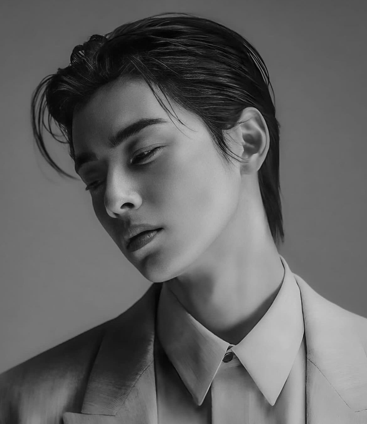 Behind-the-scenes cut of Cha Eunwoo