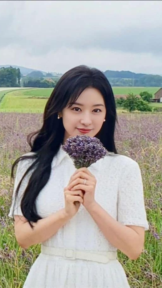 Representative background image loved by Kim Jiwon fandom
