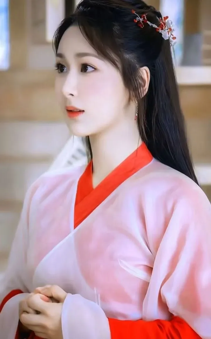 Recent activity shot of Yang Zi