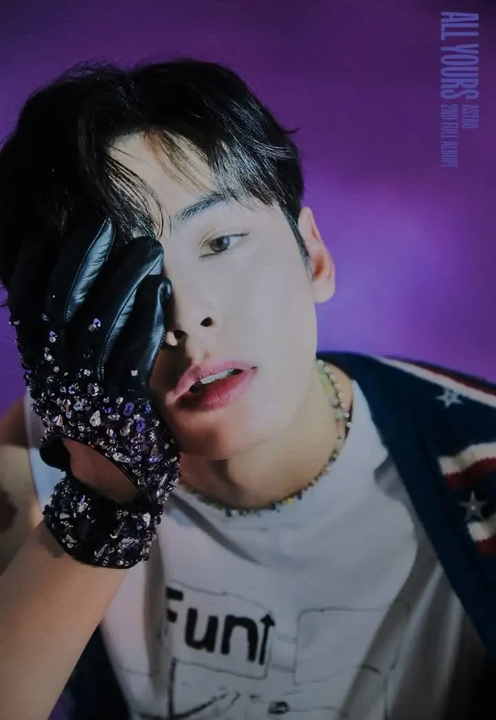 Behind-the-scenes cut of Cha Eunwoo