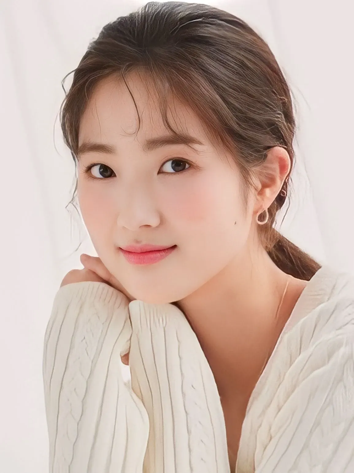Recent activity shot of Kim Hyeyoon