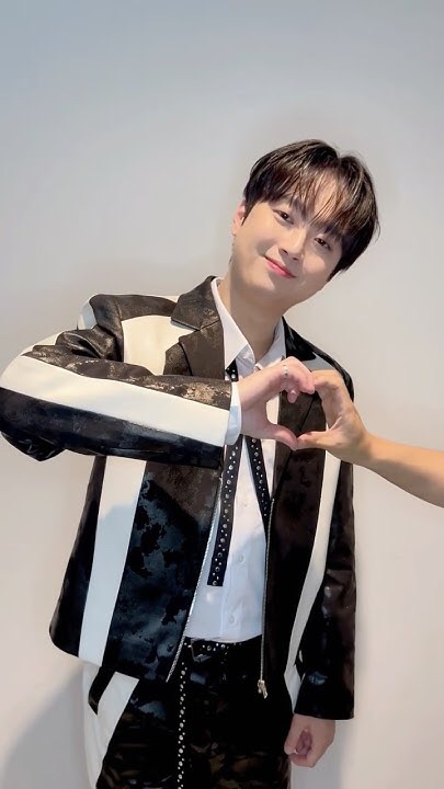 Emotional wallpaper shared by fans for Lee Chanwon