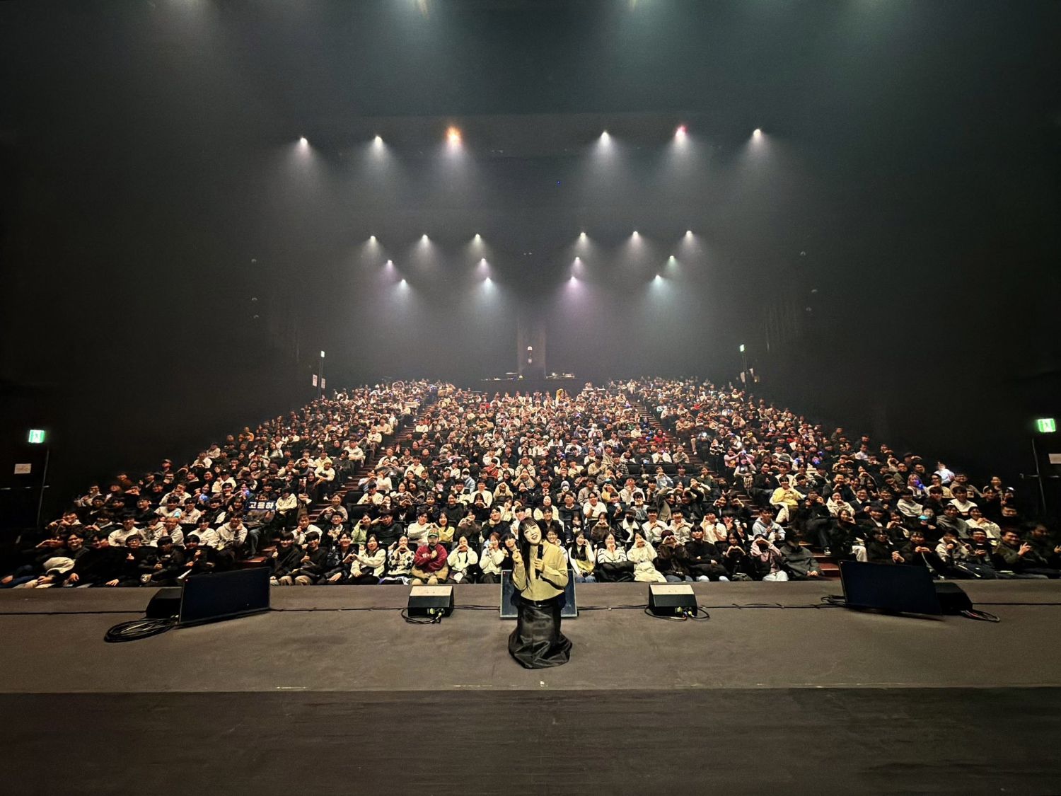 A moment captured by a fan of Younha