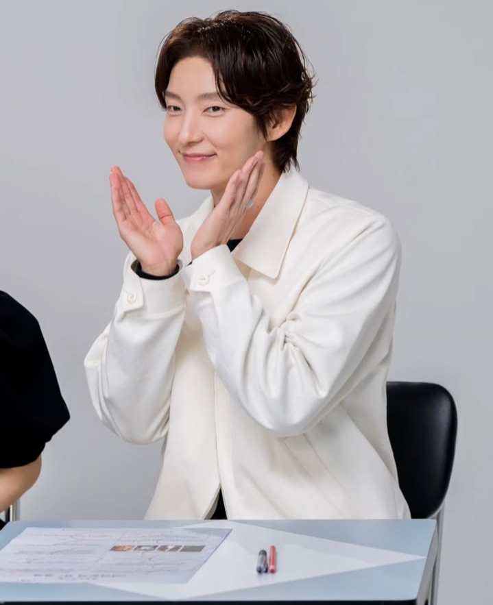 A moment captured by a fan of Lee Joongi