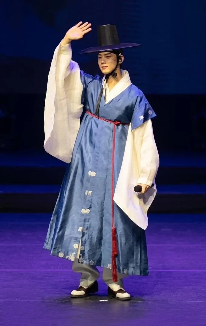 Latest photo of Cha Eunwoo