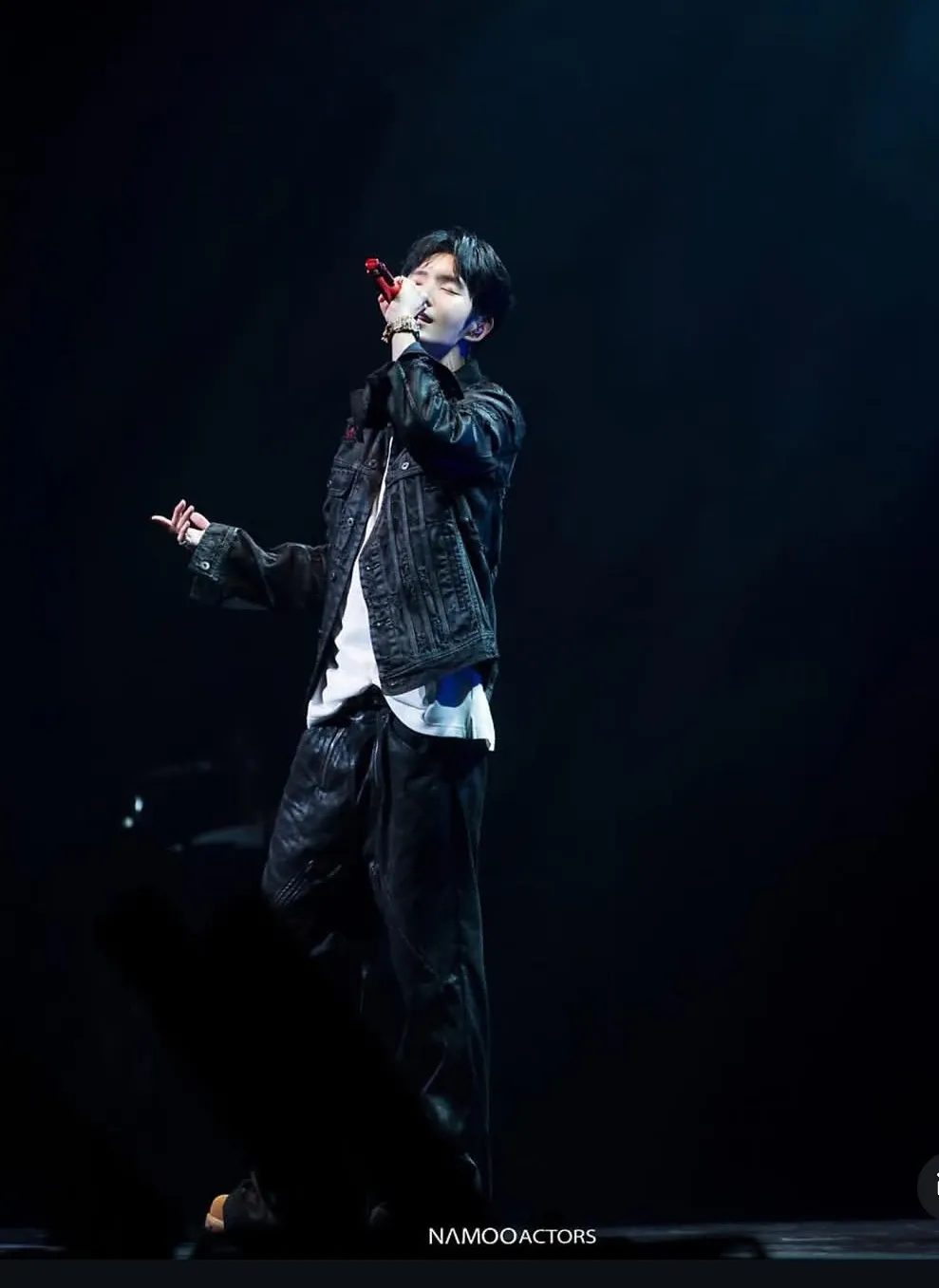 Behind-the-scenes cut of Lee Joongi