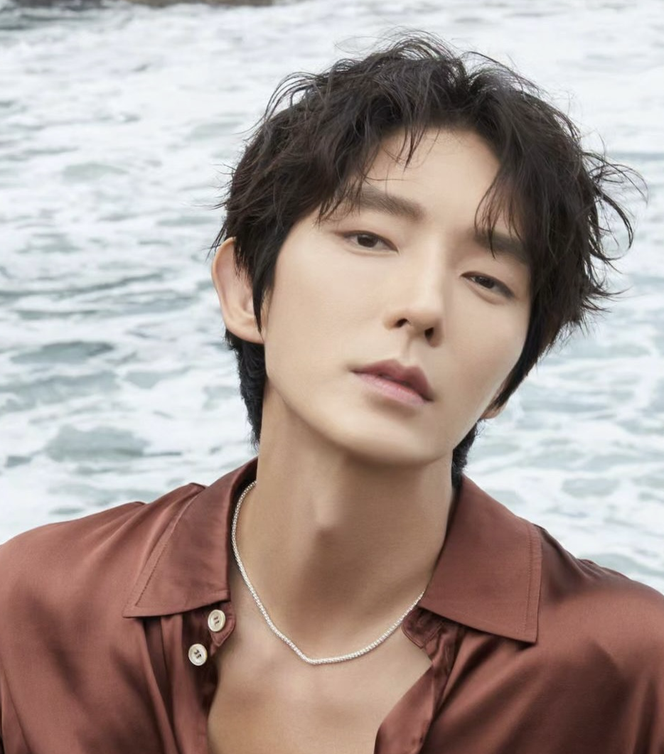 Behind-the-scenes cut of Lee Joongi