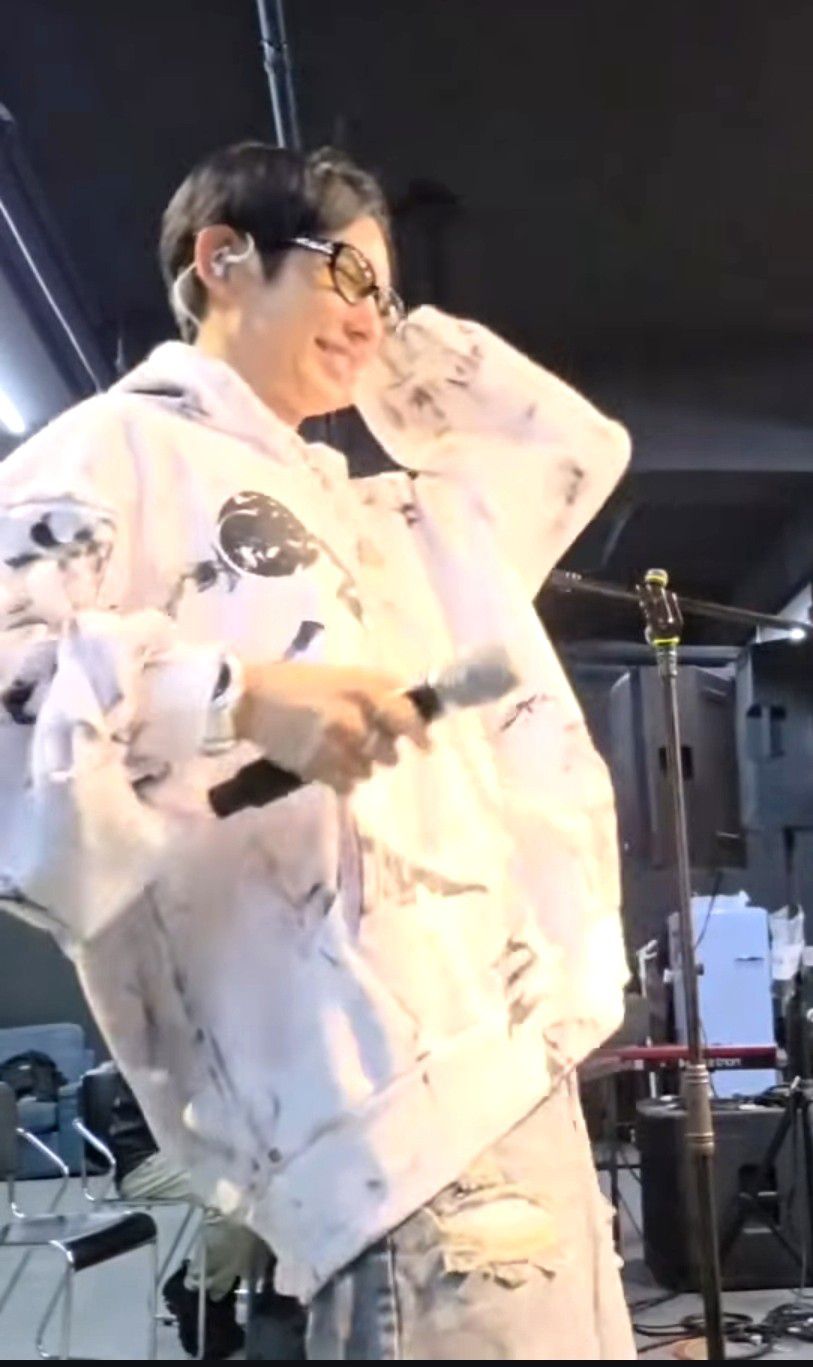 Behind-the-scenes cut of Lee Joongi