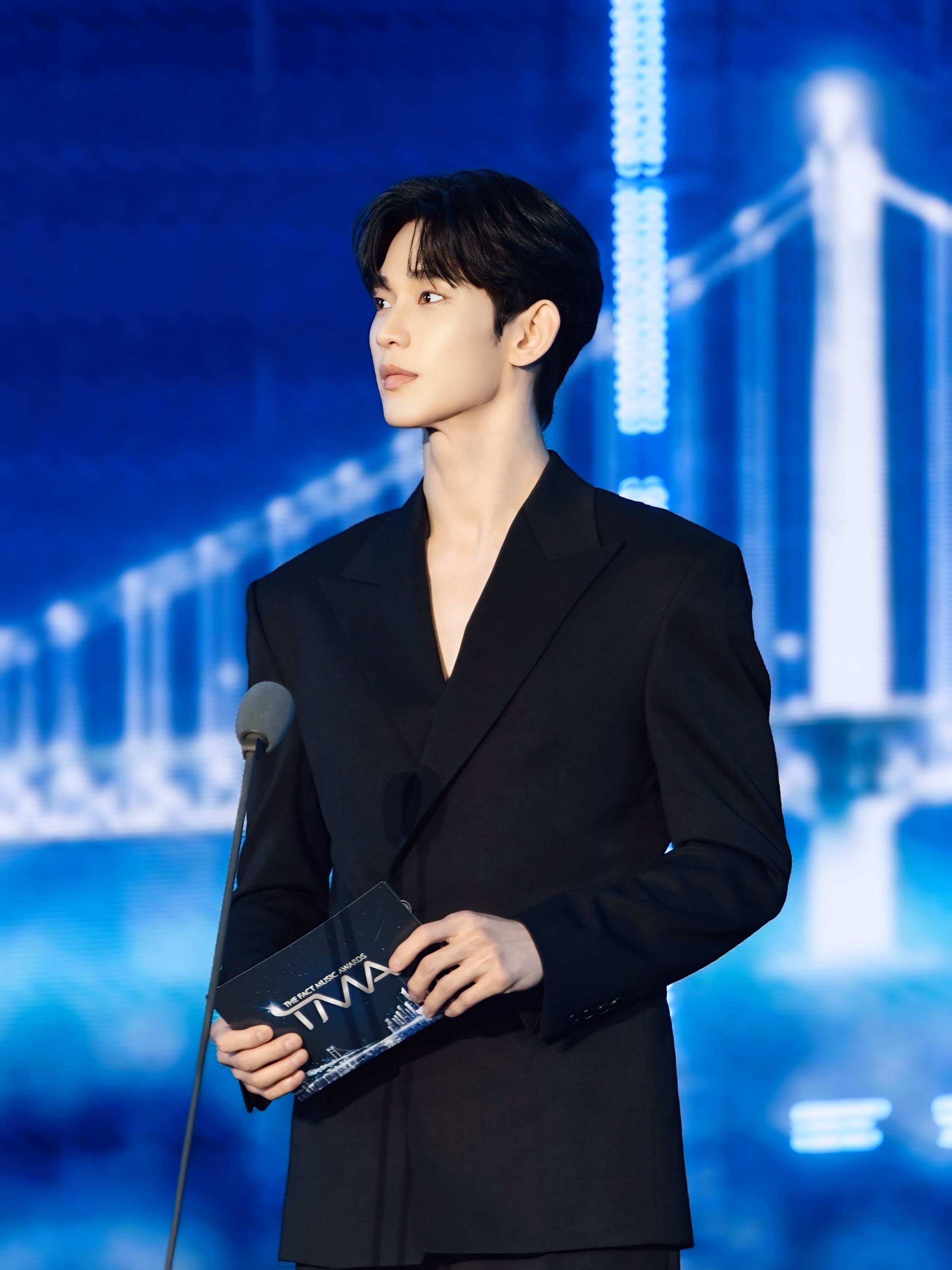 A moment captured by a fan of Kim Soohyun