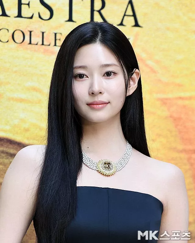 Recent activity shot of Kim Minju