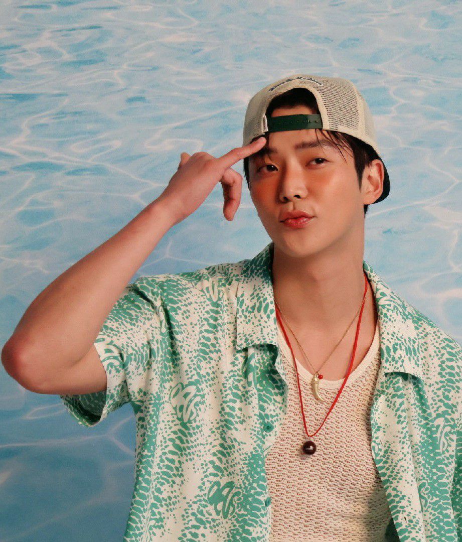 Behind-the-scenes cut of Rowoon