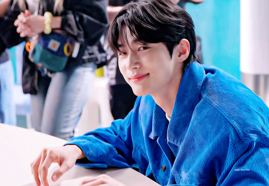 Behind-the-scenes cut of Byeon Wooseok