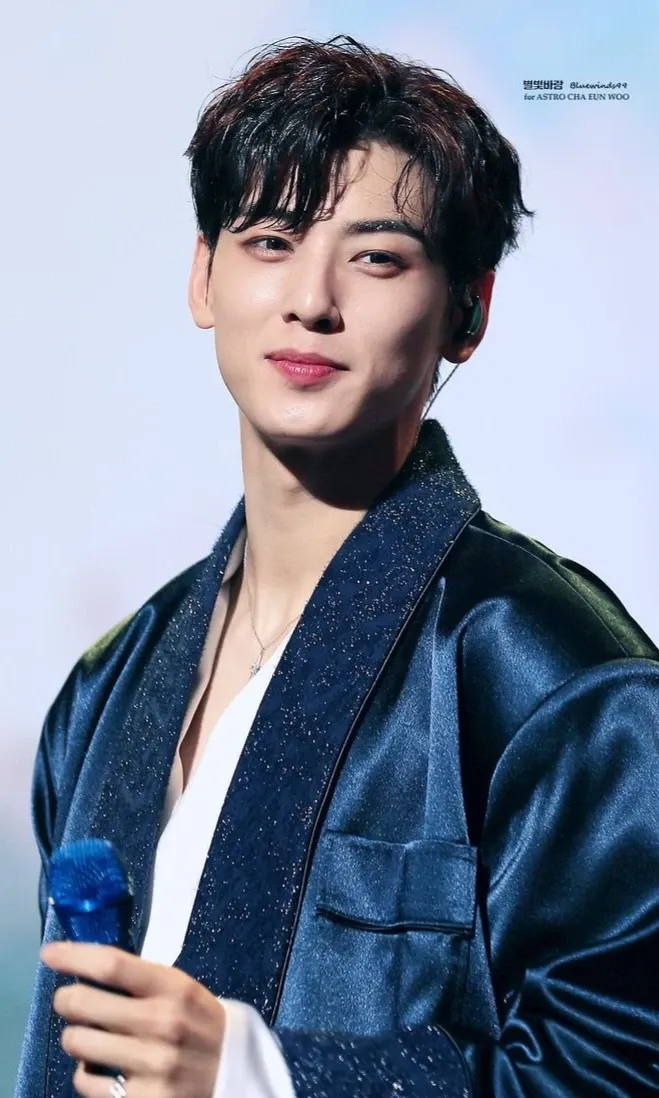 Latest photo of Cha Eunwoo