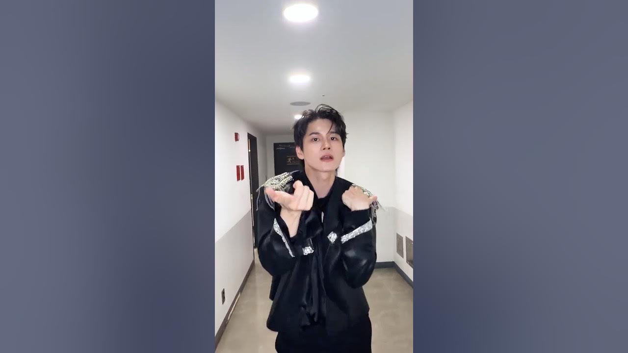粉丝拍下的邕圣祐瞬间