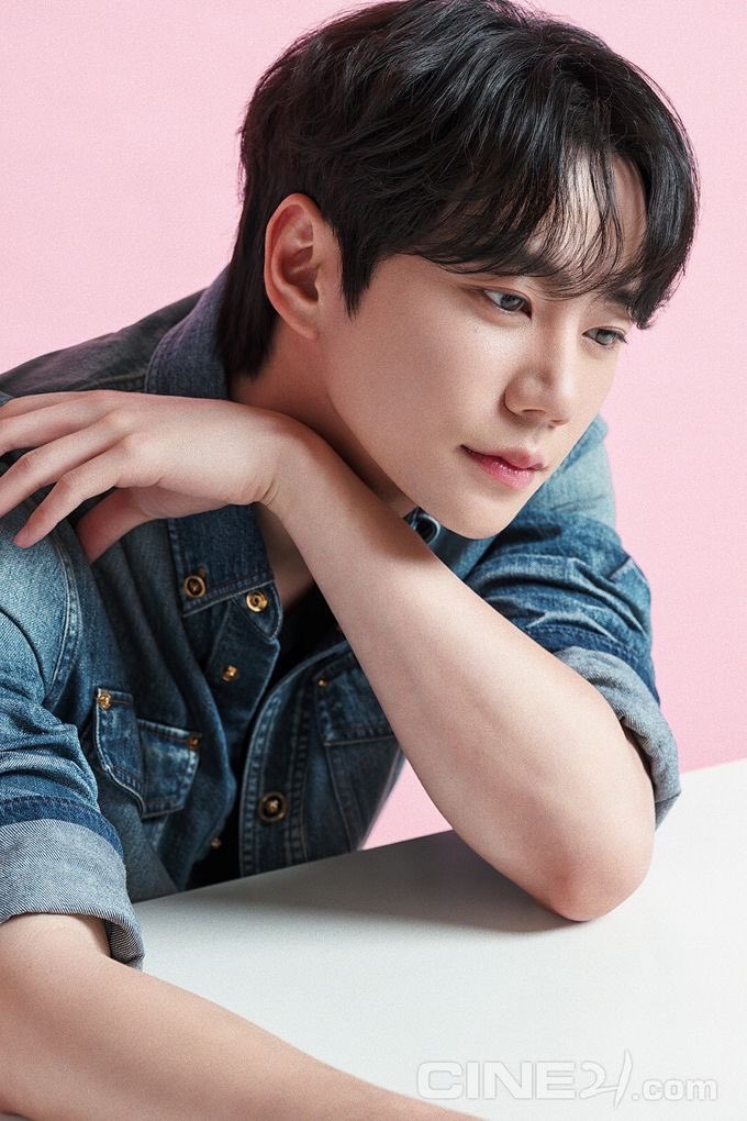 Behind-the-scenes cut of Lee Junyoung