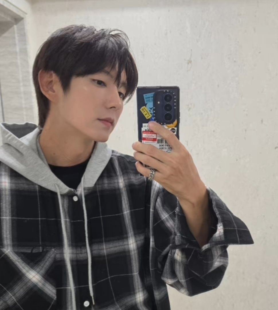 Behind-the-scenes cut of Lee Joongi