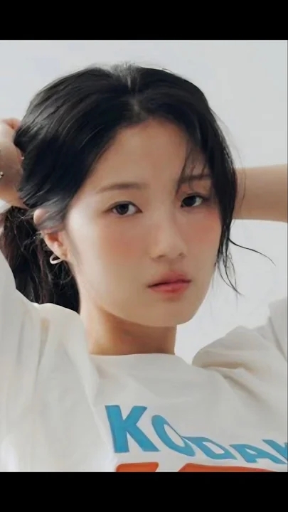 Special wallpaper made by Kim Hyeyoon's fans