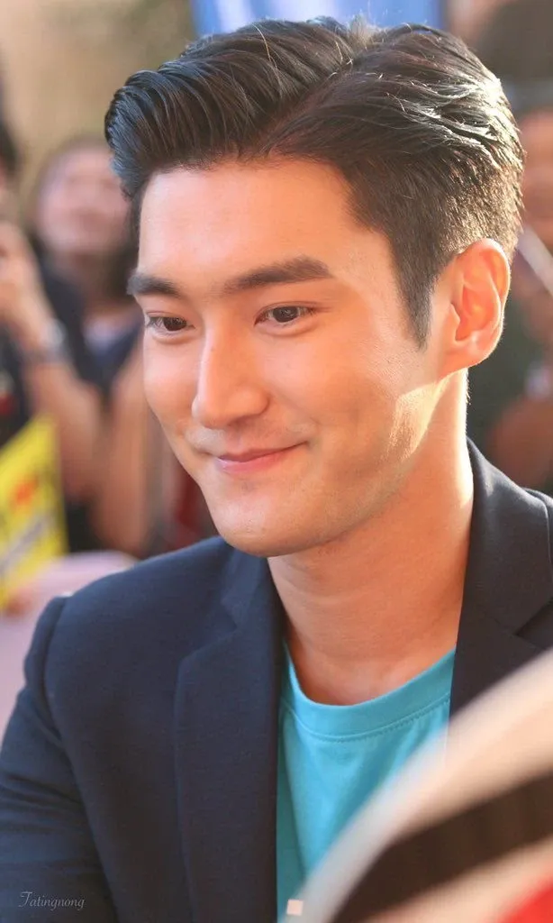 Special wallpaper made by Choi Siwon's fans